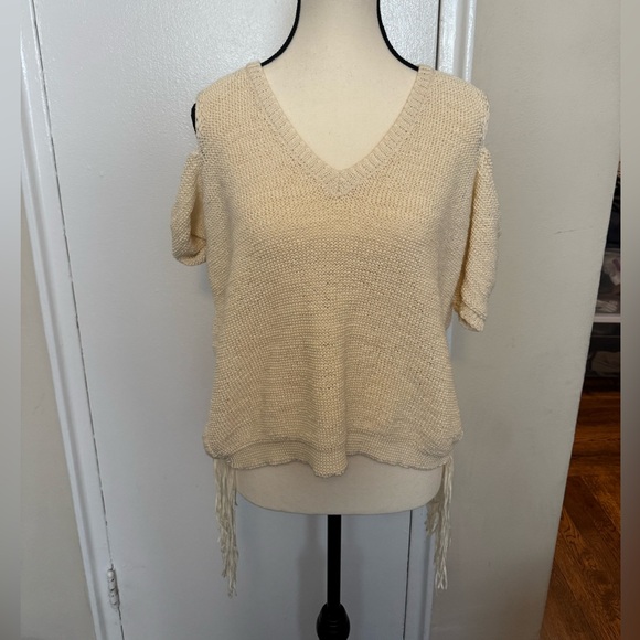 BCBGMaxAzria Sweaters - BCBGMaxAzria Cream V-Neck Sweater Relaxed Fit